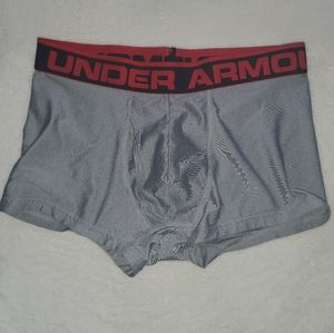 Mens small under armour boxer briefs.